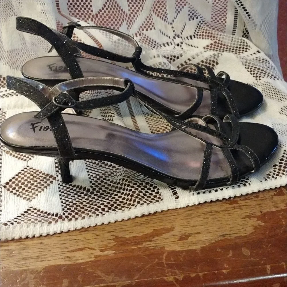 Fioni kitten heels